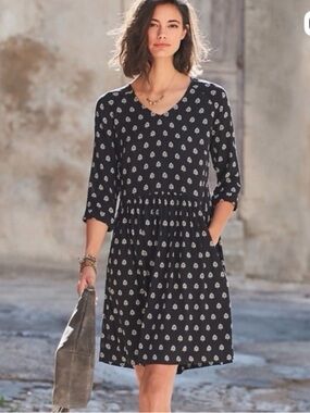 Garnet Hill Black Printed V-Neck Casual Dress